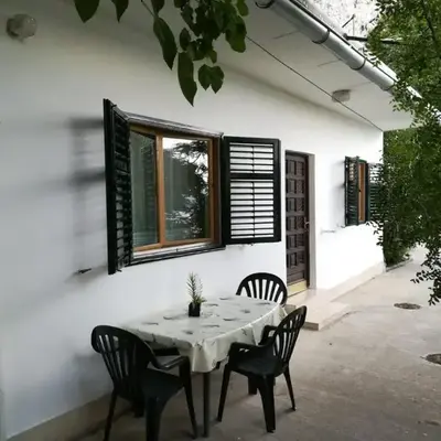 Apartments with a parking space Omis - 15830