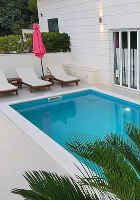 Bazen u objektu Villasanta De Luxe Apartments with Pool ili u blizini