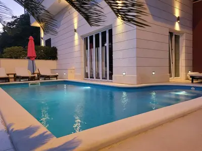 Bazen u objektu Villasanta De Luxe Apartments with Pool ili u blizini