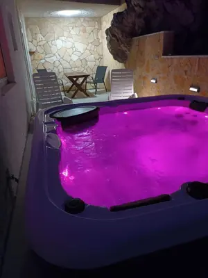Bazen u objektu Apartmani Blazevic ili u blizini