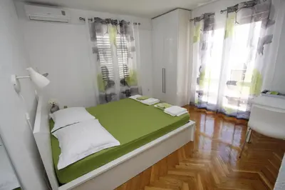 Krevet ili kreveti u jedinici u objektu Apartments by the sea Makarska - 15840
