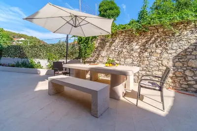 Vrt u objektu Luxury Stone Villa Nevija with heated pool