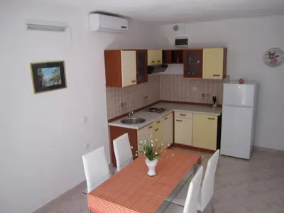 Kuhinja ili čajna kuhinja u objektu Apartments Nives