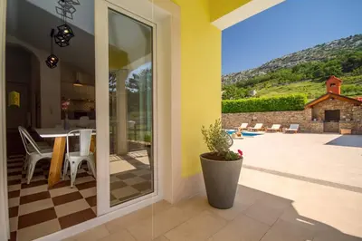 Pogled na planine ili pogled na planine iz vila
