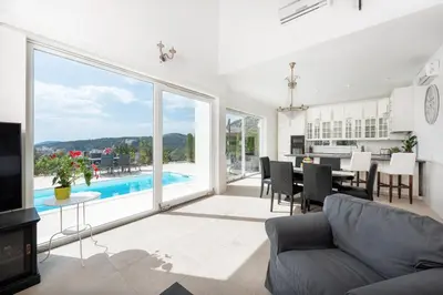 Bazen u objektu Luxury villa with a swimming pool Hvar - 15992 ili u blizini