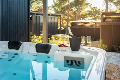 Bazen u objektu Pinadria Camping Resort ili u blizini