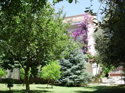 Vrt u objektu Apartments Arthur