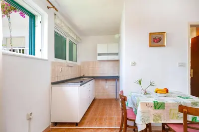 Kuhinja ili čajna kuhinja u objektu Sunny Days ''Sara'' - ZF Hvar