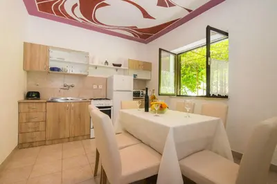 Kuhinja ili čajna kuhinja u objektu Apartments Jelka