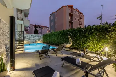 Bazen u objektu Holiday apartments Stobrec ili u blizini