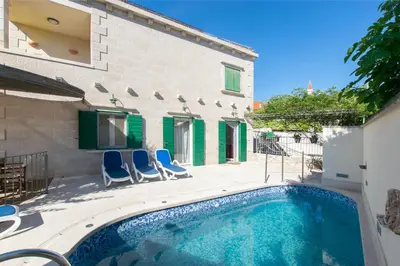 Bazen u objektu Villa Serena ili u blizini