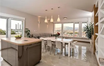 Tlocrt objekta 4 Bedroom Amazing Home In Podstrana