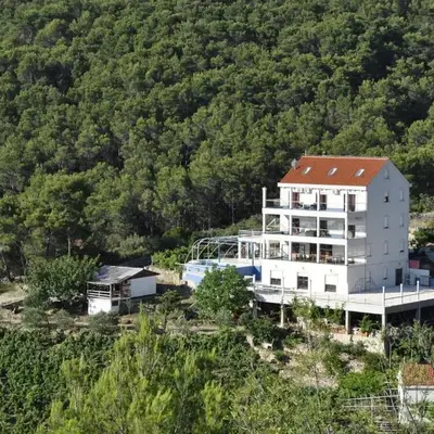 Holiday house with a swimming pool Stomorska