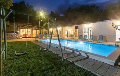 Bazen u objektu Lovely Home In Kucice ili u blizini