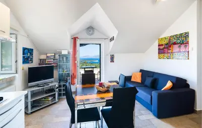 Kuhinja ili čajna kuhinja u objektu One-Bedroom Holiday Home In Povlja
