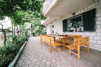 Vrt u objektu Apartment in Duce with sea view, balcony, air conditioning, Wi-Fi (4167-4)