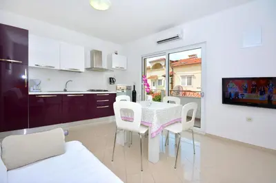 Kuhinja ili čajna kuhinja u objektu Apartments Dida