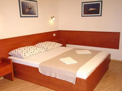 Krevet ili kreveti u jedinici u objektu Studio Apartment in Brela with Sea View, Terrace, Air Conditioning, Wi-Fi (3524-3)