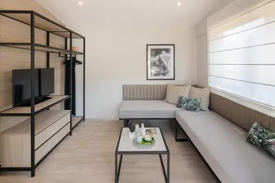 TV i/ili zabavni centar u objektu Gava Waterman Island Cottages - All Inclusive
