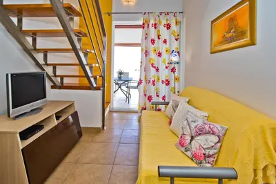 TV i/ili zabavni centar u objektu Luxury Bellavista Amazing sea Holidays with Private Beach & Parking