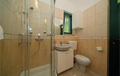 Kupaonica u objektu 0-Bedroom Holiday Home In Postira