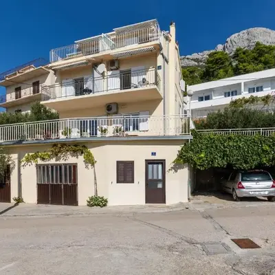 Apartments with parking space Marusici