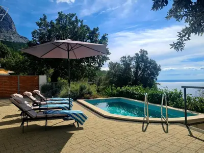 Bazen u objektu Holiday home Bastion ili u blizini