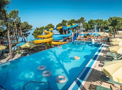 Bazen u objektu Sunny Makarska by Valamar ili u blizini