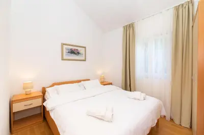 Krevet ili kreveti u jedinici u objektu APARTMENTS JELENA 1,2,3,4 & 5 SUPETAR - free parking