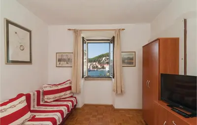 TV i/ili zabavni centar u objektu One-Bedroom Apartment In Pucisca