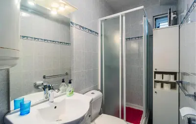 Kupaonica u objektu Two-Bedroom Apartment In Supetar
