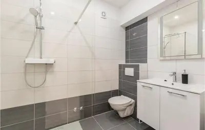 Kupaonica u objektu Lovely Apartment In Podstrana With Wifi