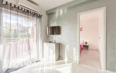 TV i/ili zabavni centar u objektu One-Bedroom Apartment In Podstrana