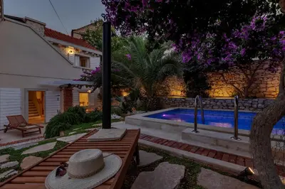 Bazen u objektu Seaside house with a swimming pool Sutivan - Brac - 16300 ili u blizini