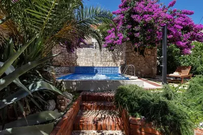 Bazen u objektu Seaside house with a swimming pool Sutivan - Brac - 16300 ili u blizini