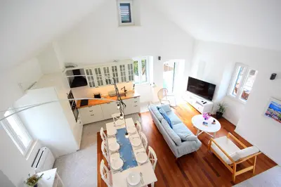TV i/ili zabavni centar u objektu Island stonehouse villa Kala mendula