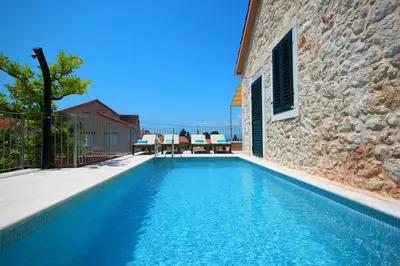 Bazen u objektu Island stonehouse villa Kala mendula ili u blizini