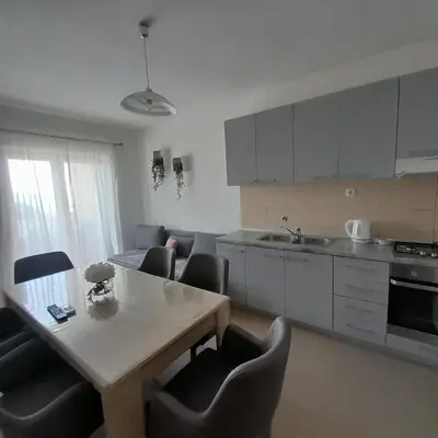Kuhinja ili čajna kuhinja u objektu Apartments Monika Omiš