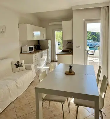 Kuhinja ili čajna kuhinja u objektu Villa Hosta Apartments