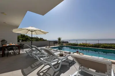 Bazen u objektu Luxury villa Mae in Makarska, pool and gym ili u blizini
