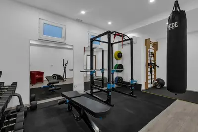 Fitness centar i/ili fitness sadržaji u objektu Luxury villa Mae in Makarska, pool and gym