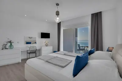 Krevet ili kreveti u jedinici u objektu Luxury villa Mae in Makarska, pool and gym