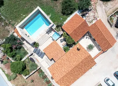 Bazen u objektu Casa M Hvar ili u blizini