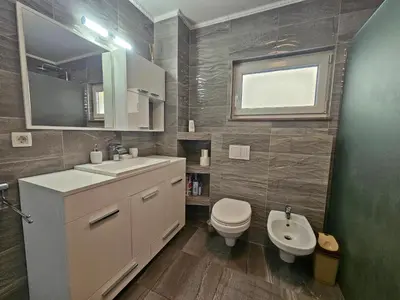 Kupaonica u objektu Podstrana Holiday