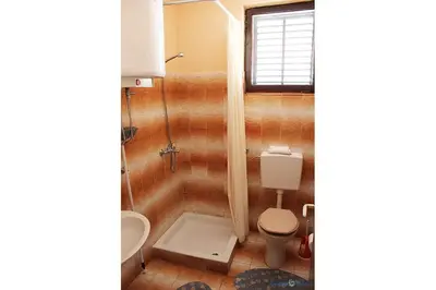 Kupaonica u objektu Apartment in Pisak with sea view, terrace, air conditioning, Wi-Fi (4722-2)