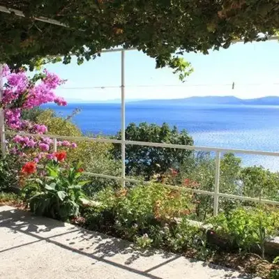Apartment in Pisak with sea view