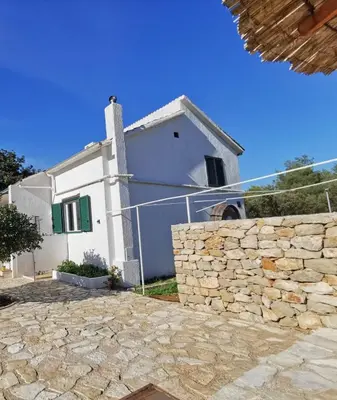 Zgrada u kojoj se nalazi vikendica