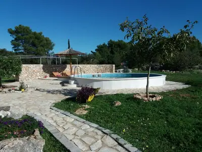 Bazen u objektu Hvar Mediterranean Ranch House ili u blizini