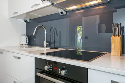 Kuhinja ili čajna kuhinja u objektu Holiday House de Finis