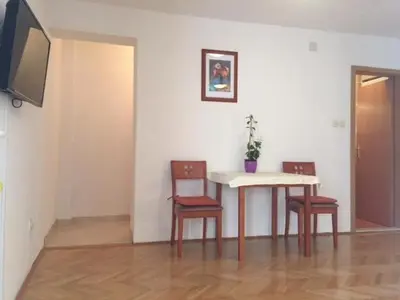 TV i/ili zabavni centar u objektu Pavlinović Jure